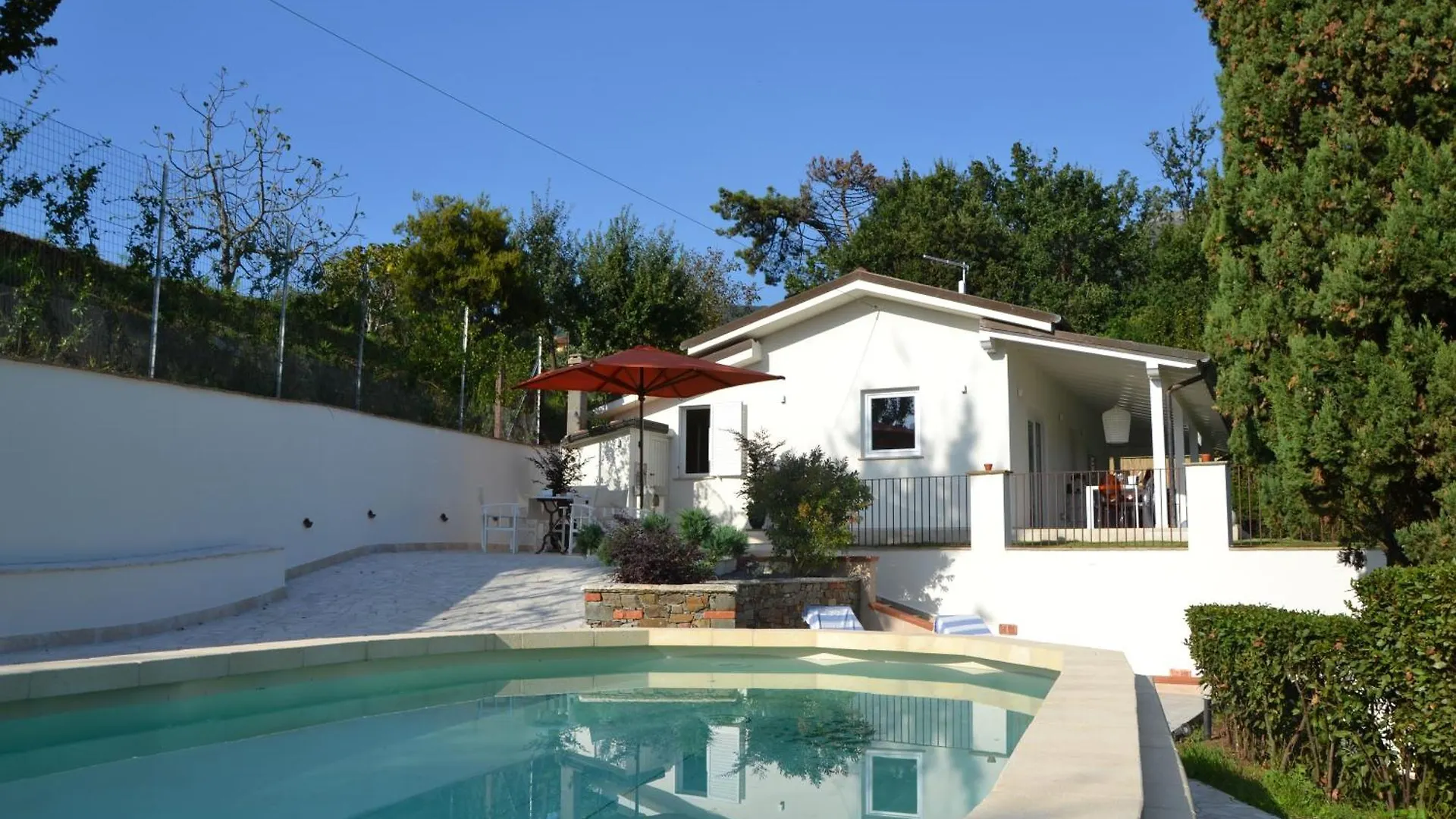 הקונטקטים של Villa Costa Medea